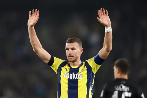 من بوابة فيورنتينا.. دجيكو يقترب من العودة إلى الدوري الإيطالي